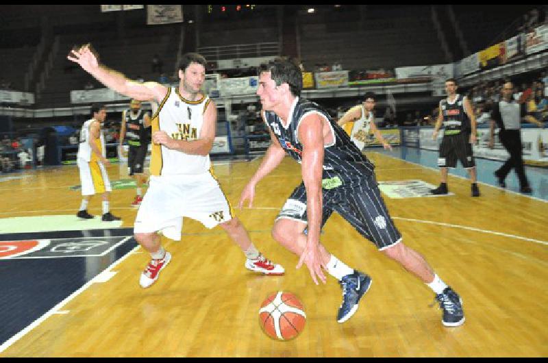 El alero rosarino Rodrigo SÃnchez anotÃ³ anoche 11 puntos en el equipo bataraz de JosÃ© Luis Pisani Archivo 