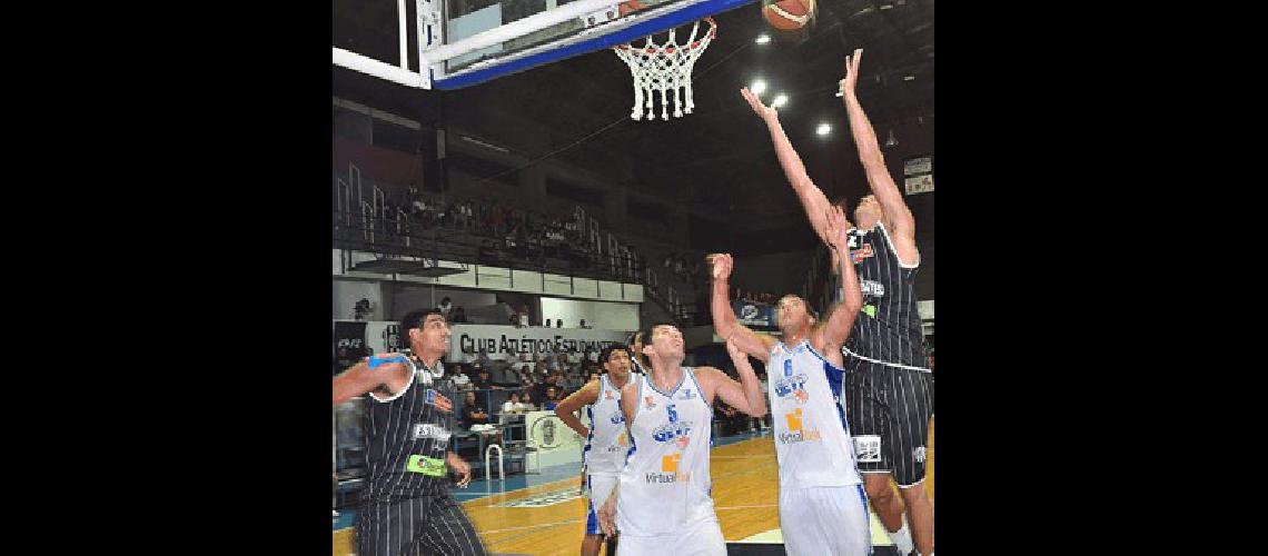 El equipo bataraz rindiÃ³ de menor a mayor y ganÃ³ con mucha comodidad en el Gran Gimnasio Marcelo Kehler 