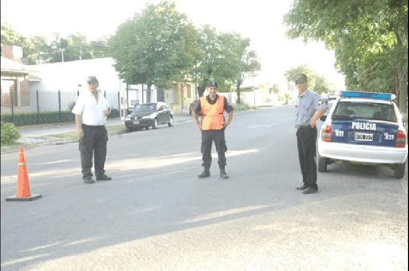 Oficiales de TrÃ�nsito y de la PolicÃ­a intensifican los controles vehiculares para crear conciencia sobre la seguridad vial Agencia 