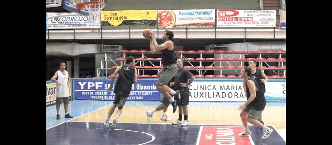 Estudiantes se entrenÃ³ en el Gran Gimnasio del Parque Carlos Guerrero con la mente puesta en Pedro EchagÃ¼e Claudio MartÃ­nez 