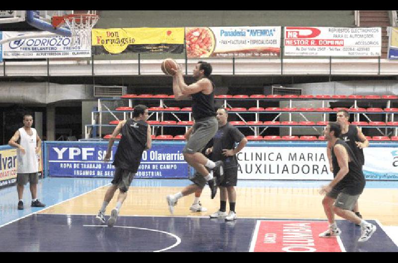 Estudiantes se entrenÃ³ en el Gran Gimnasio del Parque Carlos Guerrero con la mente puesta en Pedro EchagÃ¼e Claudio MartÃ­nez 