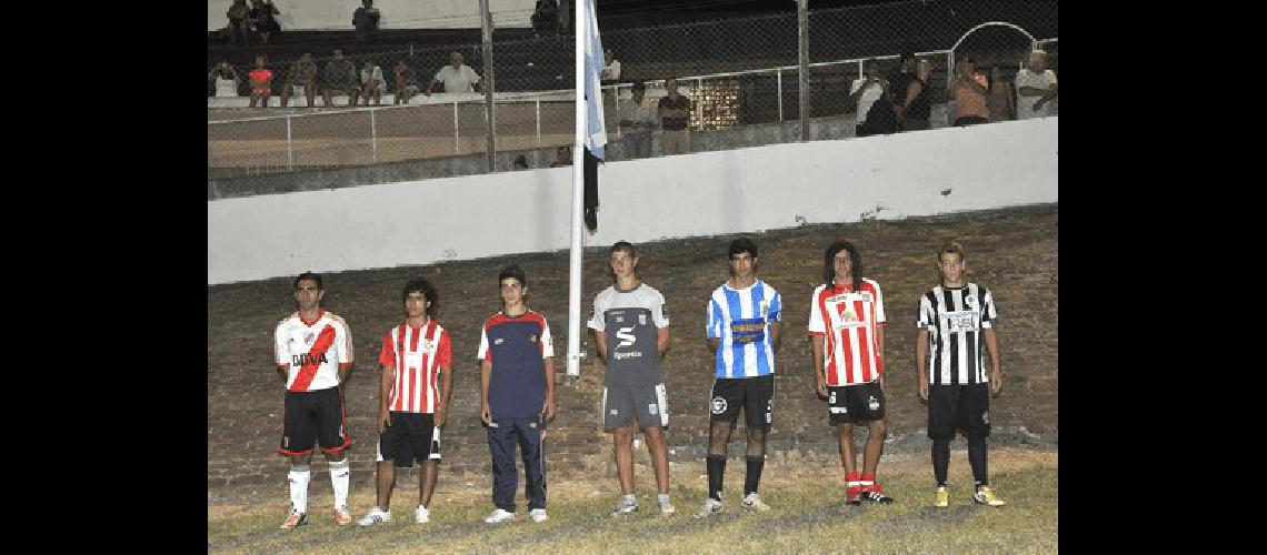 Los capitanes de algunos de los equipos que participan del destacado evento Carlos RamÃ­rez 