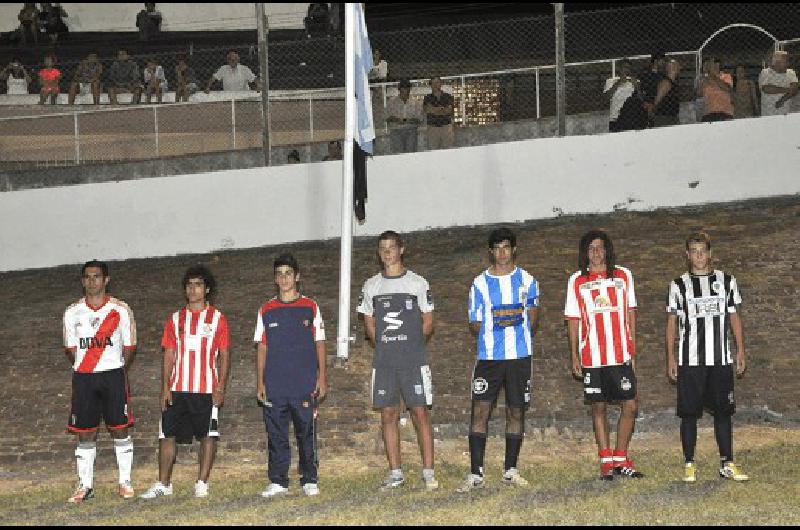 Los capitanes de algunos de los equipos que participan del destacado evento Carlos RamÃ­rez 