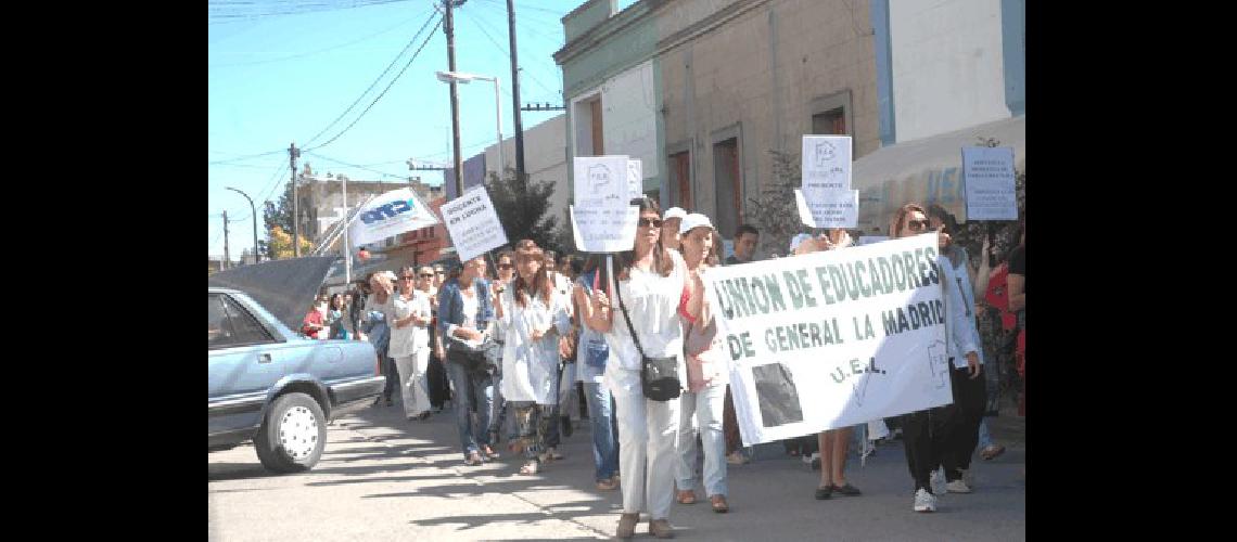 Docentes lamatritenses se movilizaron esperando respuestas