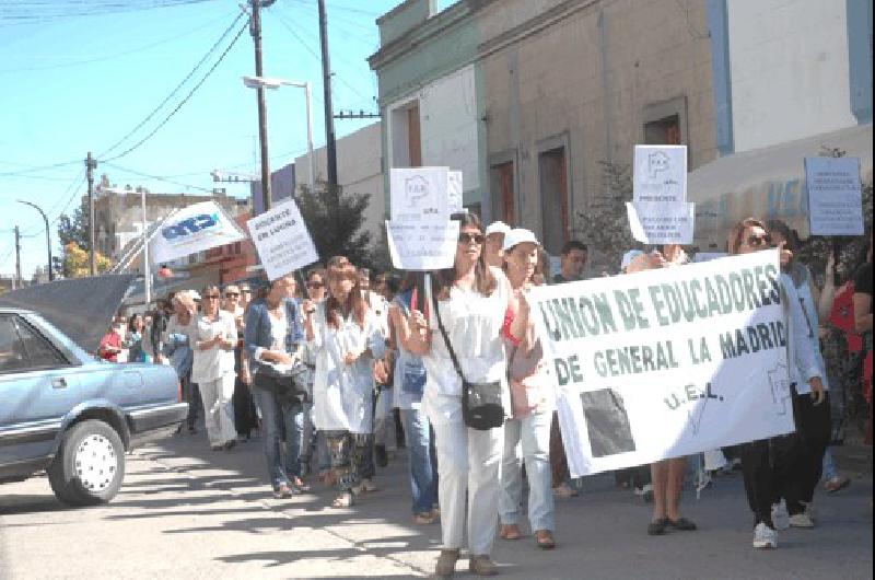 Docentes lamatritenses se movilizaron esperando respuestas