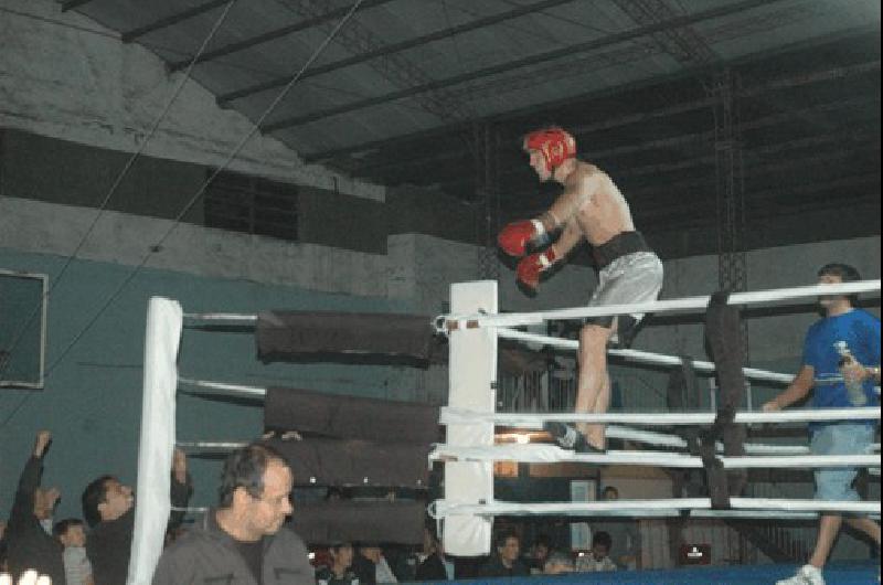 Se realizaron siete peleas amateurs en el festival de boxeo en Racing Ignacio Palahy se dio el gusto 