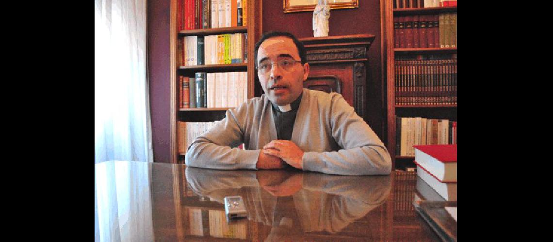 Enrique Germade pÃ�rroco de la iglesia Santos JoaquÃ­n y Ana de Laprida Agencia 