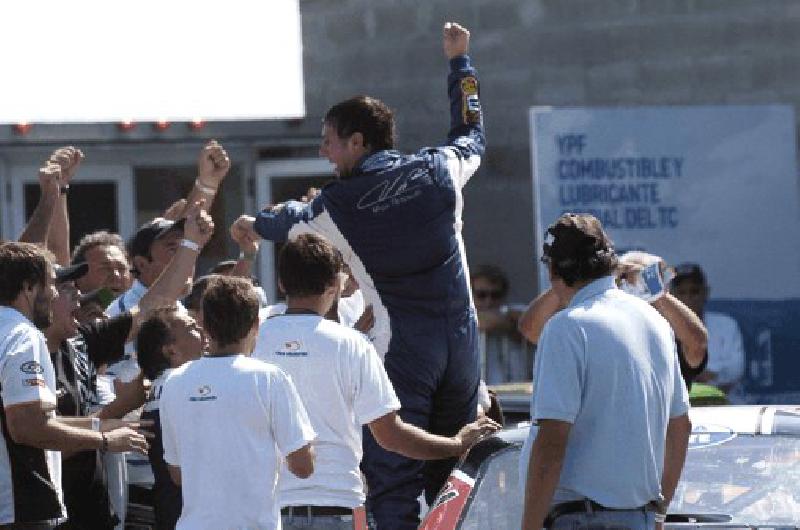 El UR Racing a pleno festeja con Pezzucchi un momento histÃ³rico- haber logrado el primer Ã©xito en el TC Pista CaÃ±uelas GB Racing 