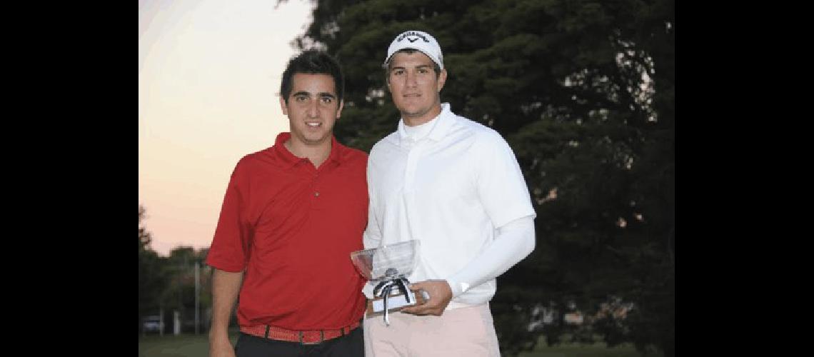 Bernardo BidÃ© con la Copa junto a Juan Manuel GarcÃ­a Pinto Prensa CAE 