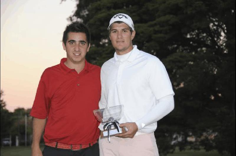 Bernardo BidÃ© con la Copa junto a Juan Manuel GarcÃ­a Pinto Prensa CAE 