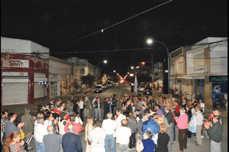 La columna se dirigiÃ³ a la intersecciÃ³n de San MartÃ­n y Pereyra para entonar el Himno Nacional 