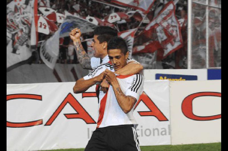 Manuel Lanzini de penal hizo el primer gol de River Plate 