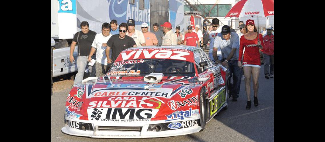 El primer dÃ­a del TC Pista en OlavarrÃ­a mostrÃ³ como dueÃ±o de la clasificaciÃ³n provisoria al piloto local NicolÃ�s Pezzucchi con la Dodge del UR Racing 