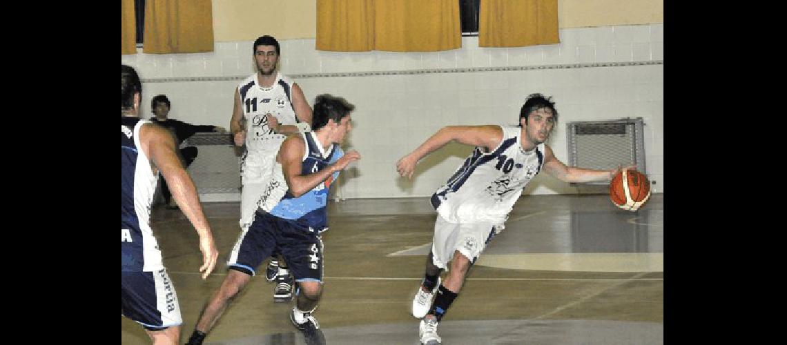 Racing ganÃ³ anoche en el gimnasio Amadeo Bellingeri 