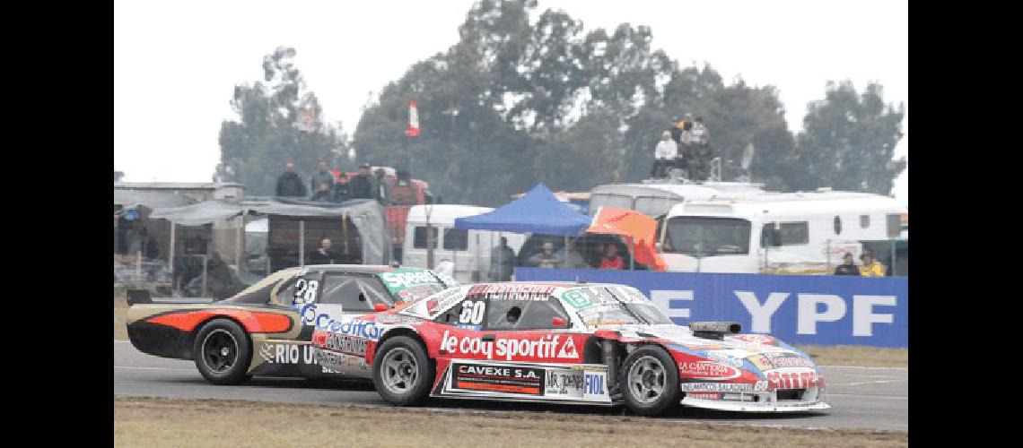 La maniobra clave en la que Bruno supera a Paparella en la entrada a la recta principal 