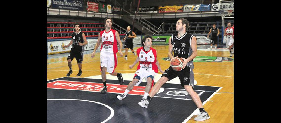 El Bata fue claramente superado anoche por el joven equipo de Carlos Zulberti 