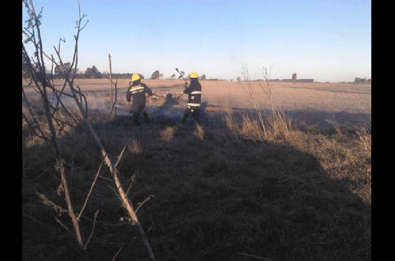 Una dotaciÃ³n de Bomberos de La Madrid trabajÃ³ para sofocar un principio de incendio en el predio ferial de Casa Lago 