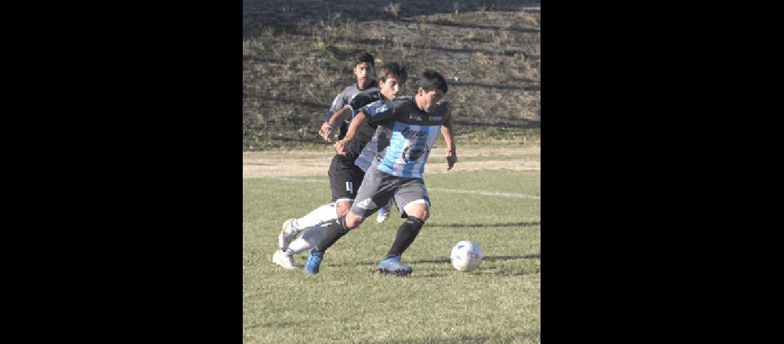 Ferro Carril Sud superÃ³ como visitante a Estudiantes Ambos son lÃ­deres junto con Embajadores 