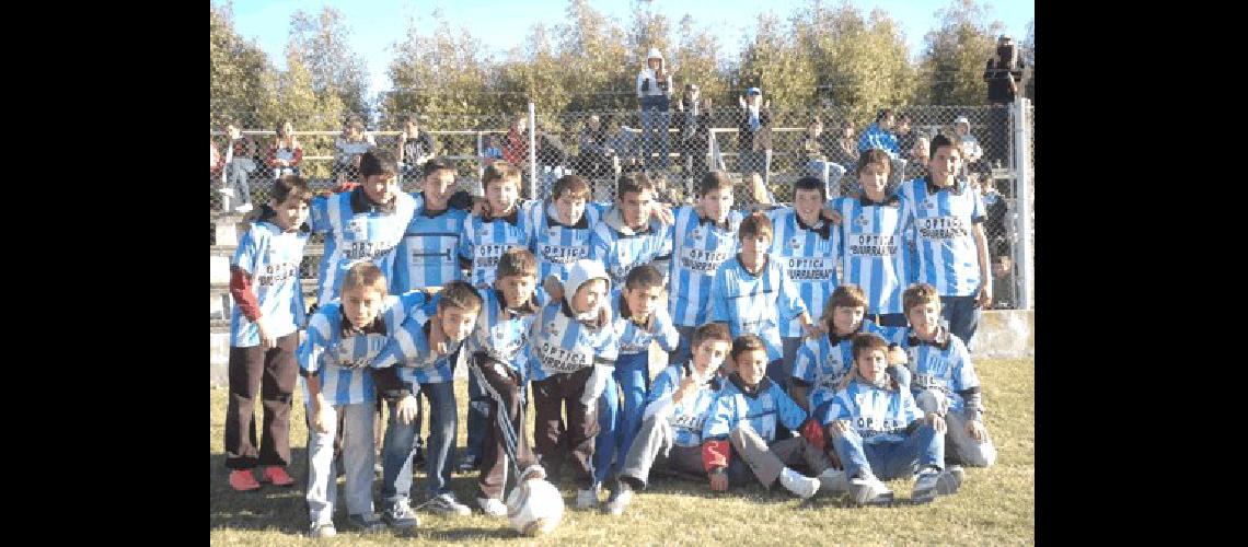 Emir Popp festeja su gol Racing le ganÃ³ 2 a 0 a Ingeniero en el superclÃ�sico de La Madrid 