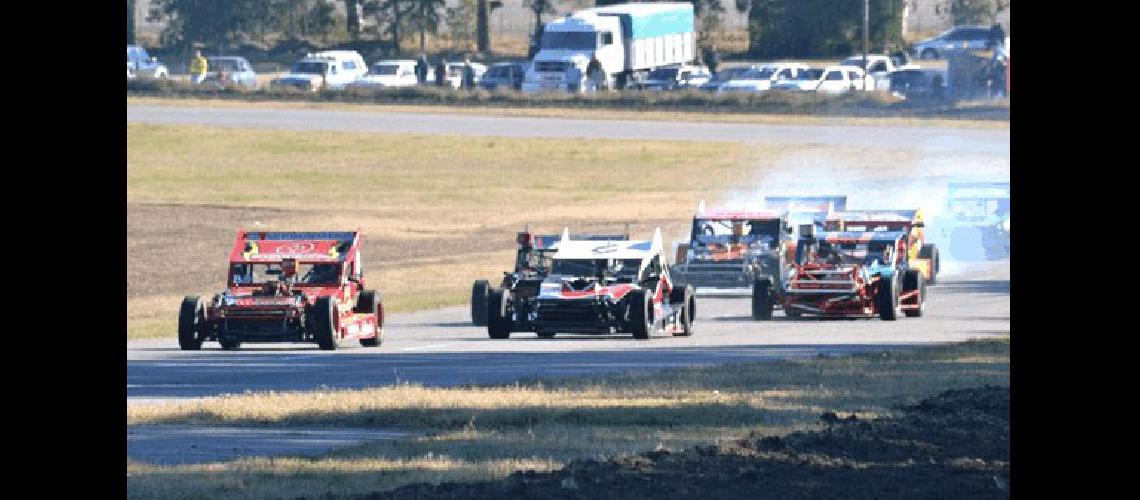 El circuito Segundo Taraborelli de Tres Arroyos fue el escenario de la cuarta fecha de las categorÃ­as Mayores del Sudeste 