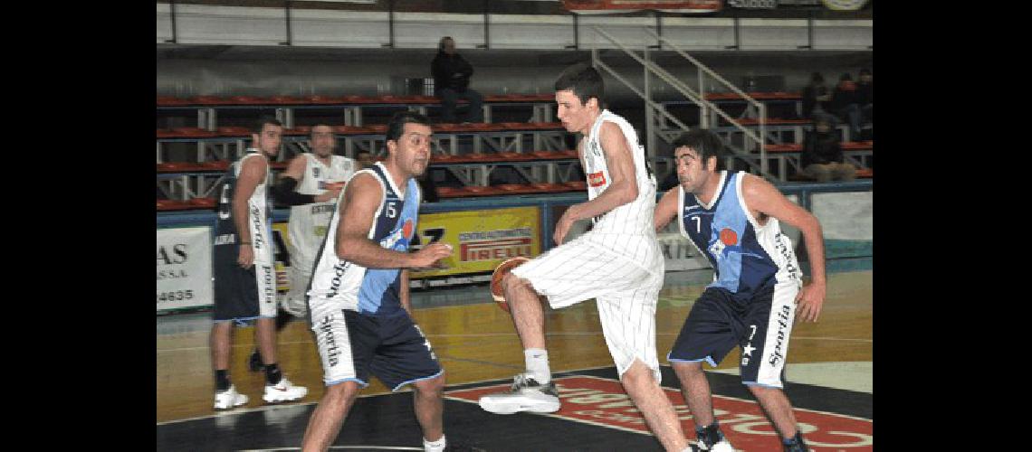 El equipo de Mauricio Beltramella superÃ³ al albo en el Gran Gimnasio 