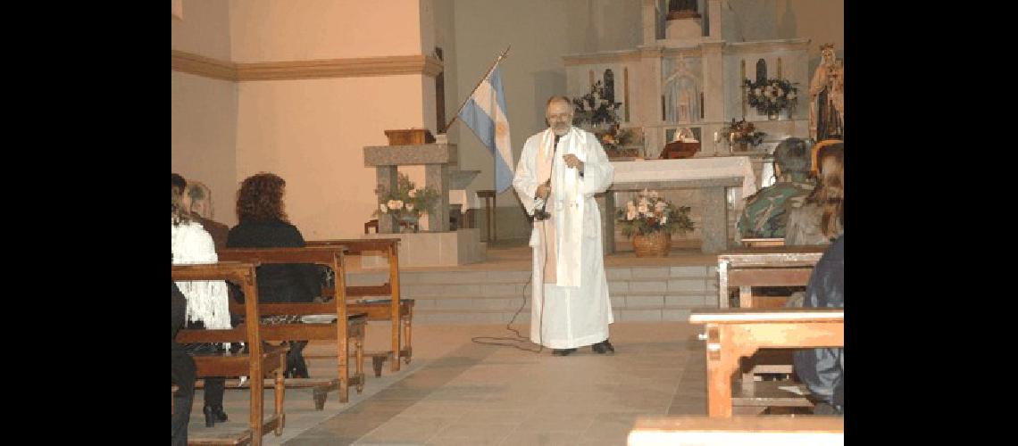 En la parroquia Nuestra SeÃ±ora del Carmen el padre Juan Angel encabezÃ³ el Tedeum y pidiÃ³ profesar la fe 