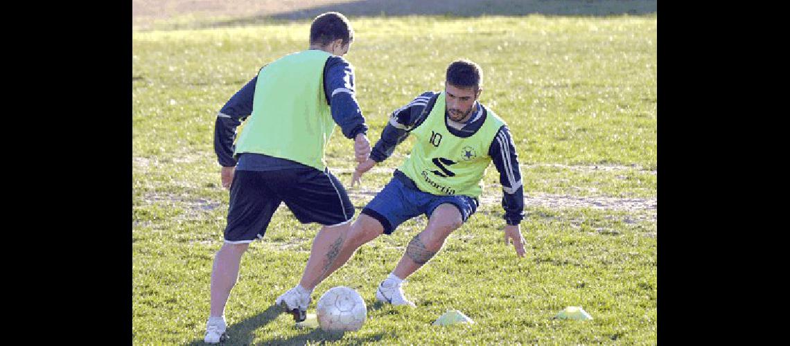 El charrÃºa Mathias Buongiorno (10) se entrenÃ³ ayer en Racing 