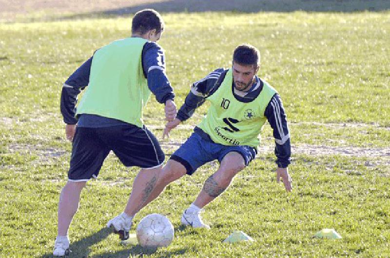 El charrÃºa Mathias Buongiorno (10) se entrenÃ³ ayer en Racing 