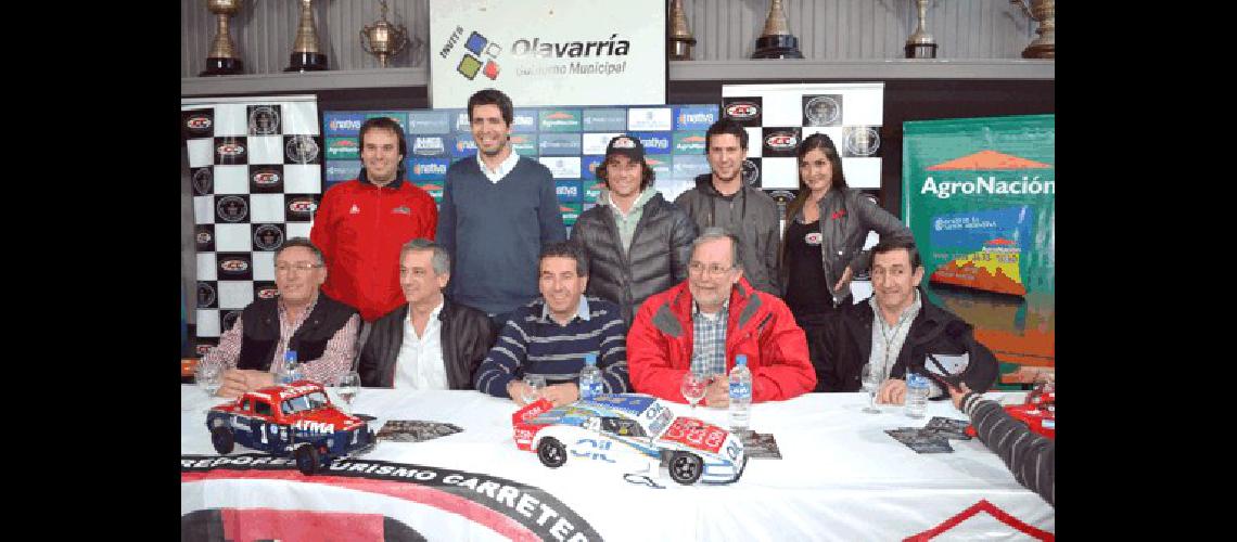 En el Museo Emiliozzi se presentÃ³ anoche la carrera de TC del 23 al 25 de agosto con Castellano De Benedictis Alux Pezzucchi autoridades del AMCO la ACTC y el intendente municipal 