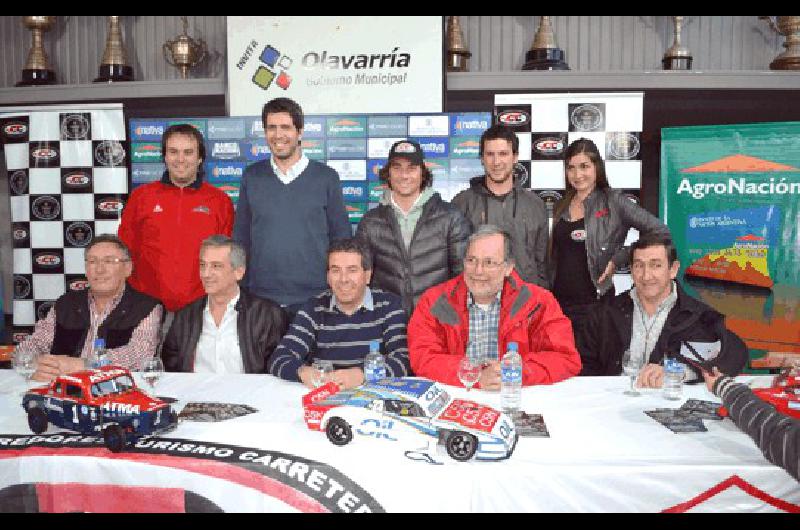 En el Museo Emiliozzi se presentÃ³ anoche la carrera de TC del 23 al 25 de agosto con Castellano De Benedictis Alux Pezzucchi autoridades del AMCO la ACTC y el intendente municipal 