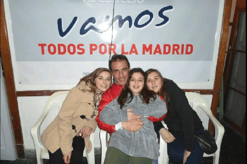 Carlos Morante junto con sus hijas un pilar importante El candidato sostiene que el triunfo se logrÃ³ por el trabajo en conjunto 