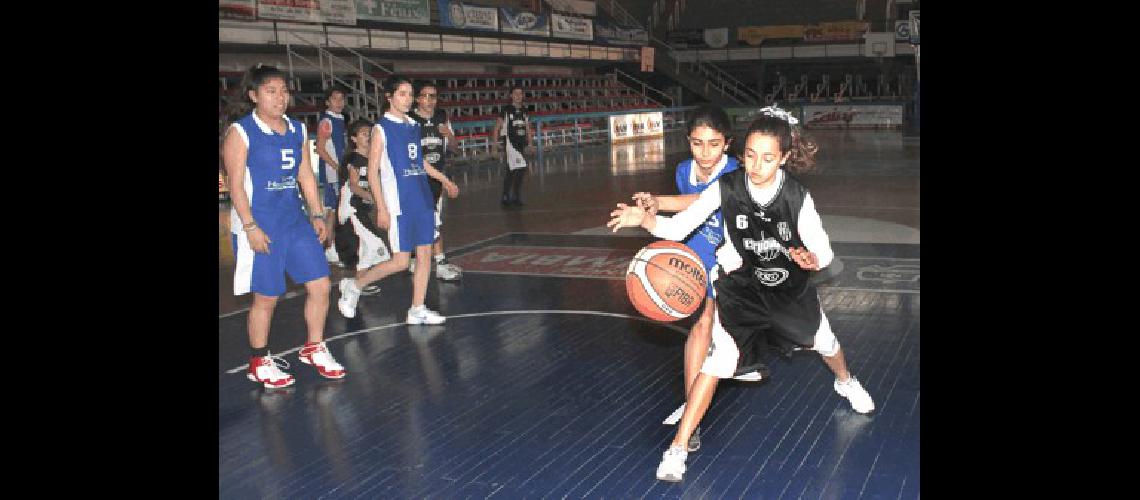 Estudiantes recibiÃ³ a Gimnasio Zeus de Henderson 