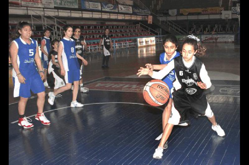 Estudiantes recibiÃ³ a Gimnasio Zeus de Henderson 