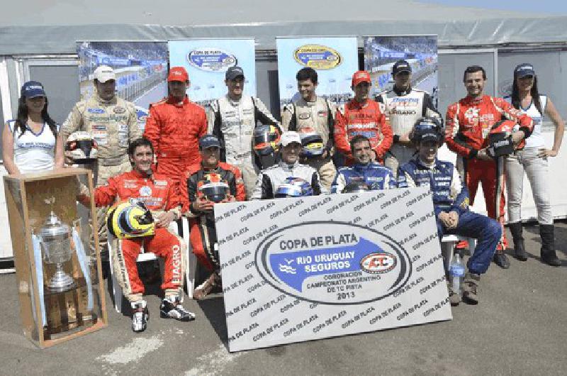 Los 12 pilotos de la Copa de Plata NicolÃ�s Pezzucchi (abajo a la derecha) ingresÃ³ a la definiciÃ³n del TC Pista en su primera temporada 