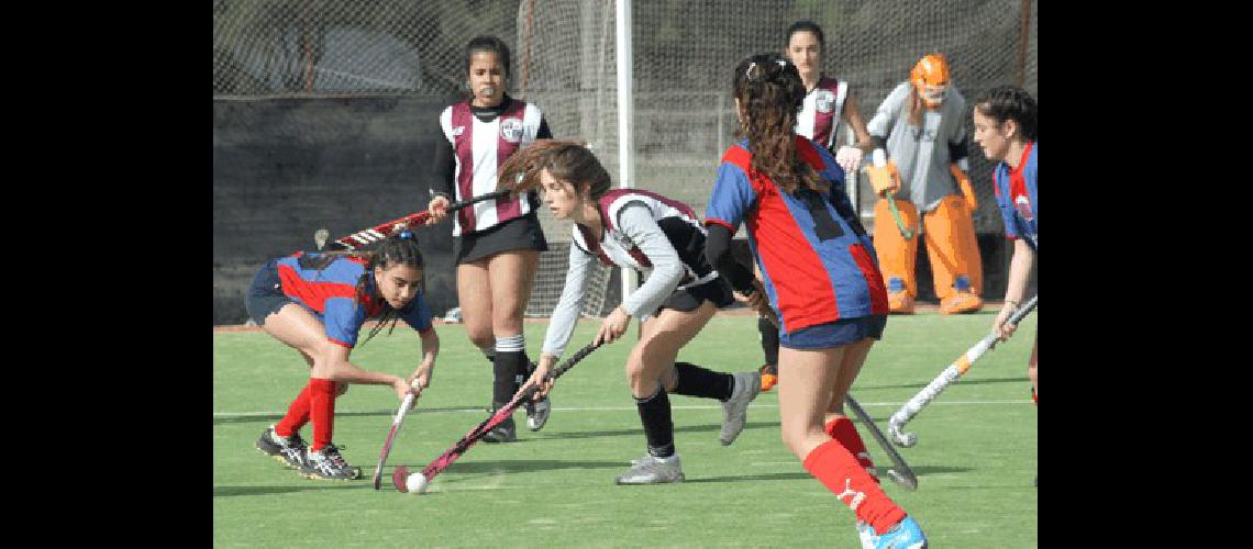 LilÃ�n de Laprida hizo las veces de local en el cÃ©sped sintÃ©tico albinegro 