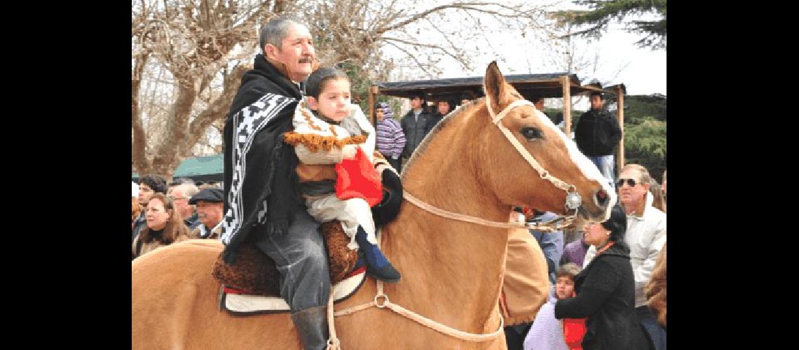 Con el calor de su gente Laprida festejoacute sus 124 antildeos de historia