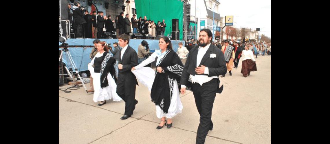 Con el calor de su gente Laprida festejoacute sus 124 antildeos de historia