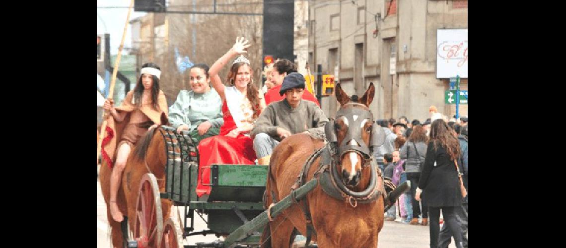 Con el calor de su gente Laprida festejoacute sus 124 antildeos de historia