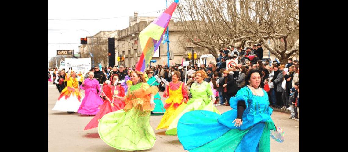 Con el calor de su gente Laprida festejoacute sus 124 antildeos de historia