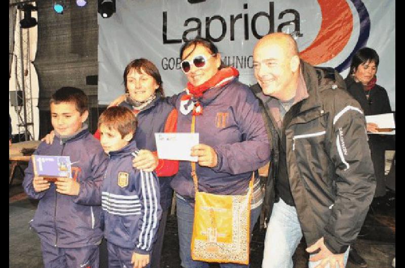 El Club LilÃ�n recibiÃ³ el primer premio del concurso de vidrieras 