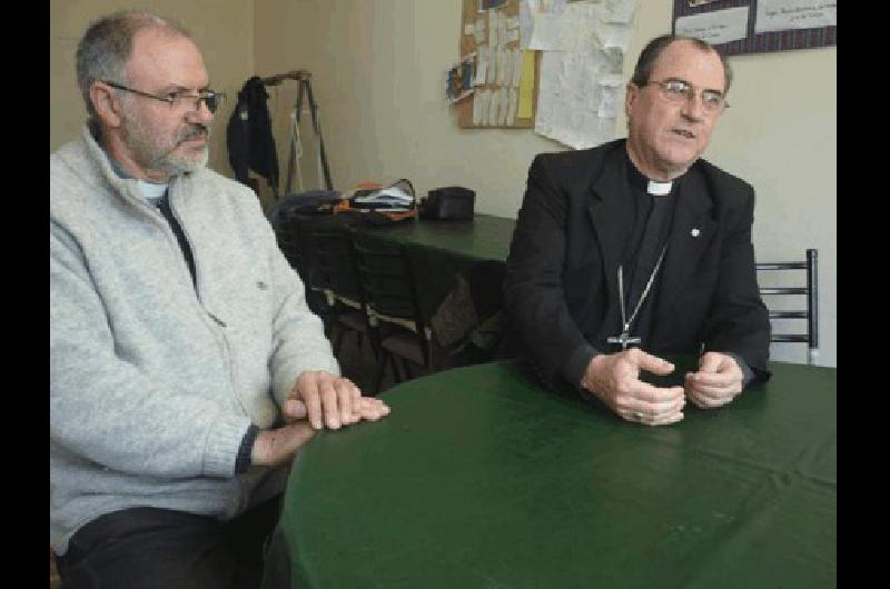 El padre Del Giorgio junto al obispo de Azul monseÃ±or Hugo Salaberry dialogaron sobre la realidad de la Iglesia 