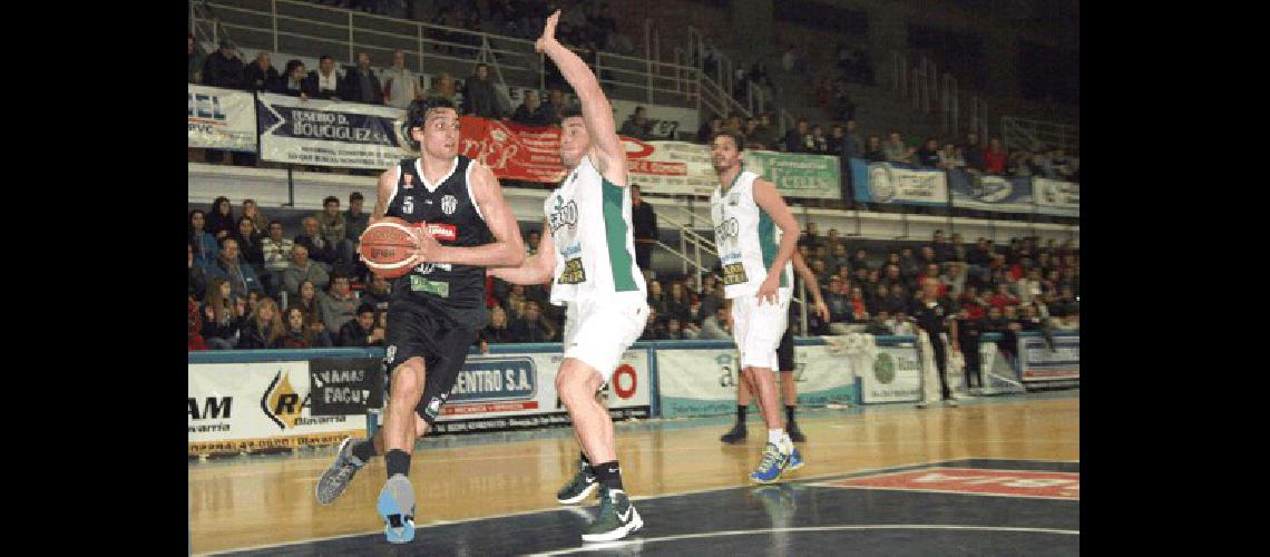 Estudiantes viene de ganarle con angustia a Ferro Carril Oeste por 87-86 el pasado domingo 