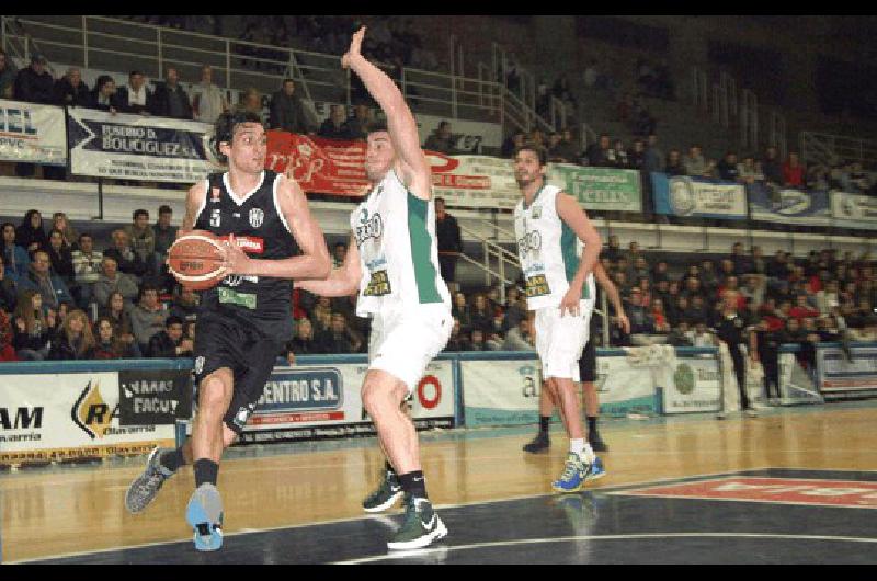 Estudiantes viene de ganarle con angustia a Ferro Carril Oeste por 87-86 el pasado domingo 