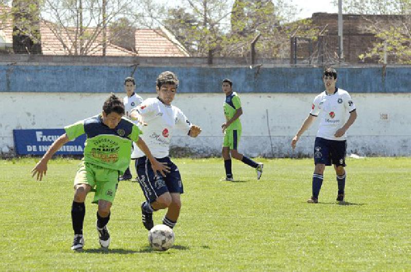 Racing y Embajadores se repartieron una victoria cada uno 