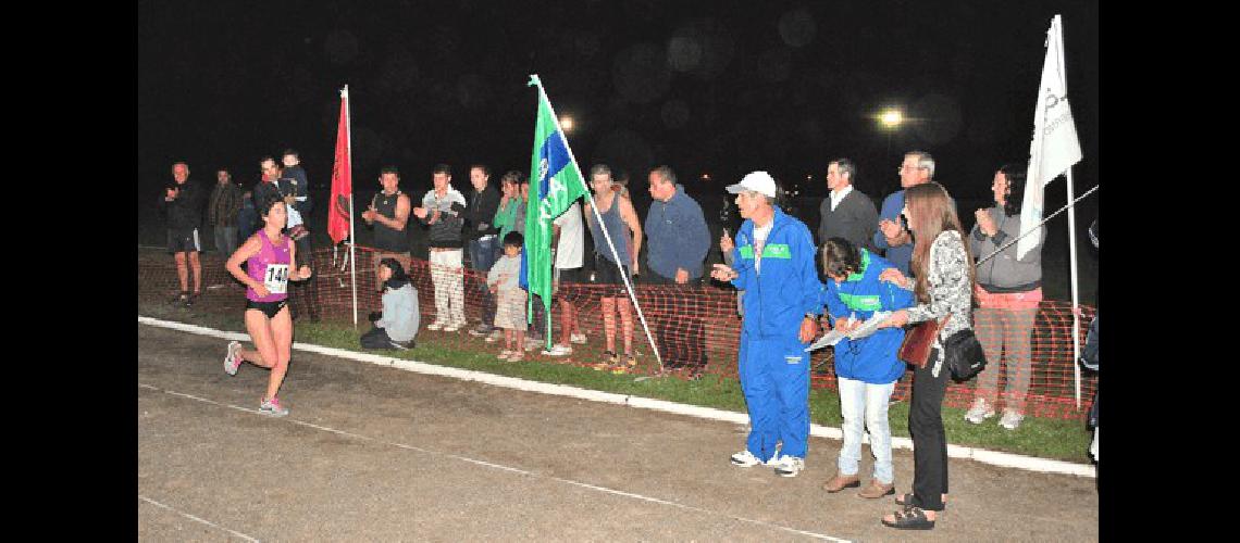 Arribo de Nadia RodrÃ­guez que volviÃ³ a ganar el sÃ�bado en su ciudad 