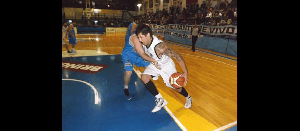 El Bata fue superado anoche por los juninenses en el gimnasio Alcides Schiavone 