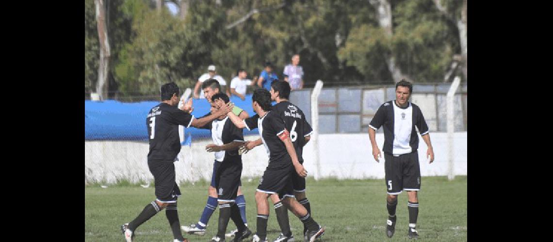 Estudiantes se impuso como visitante por 1 a 0 ante Embajadores y quedÃ³ segundo 