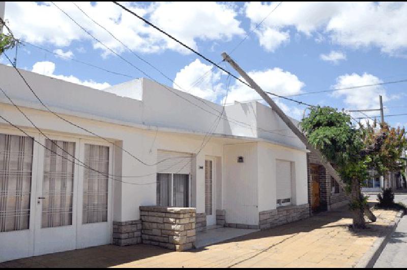 Postes derribados por el viento en distintos puntos de la ciudad 