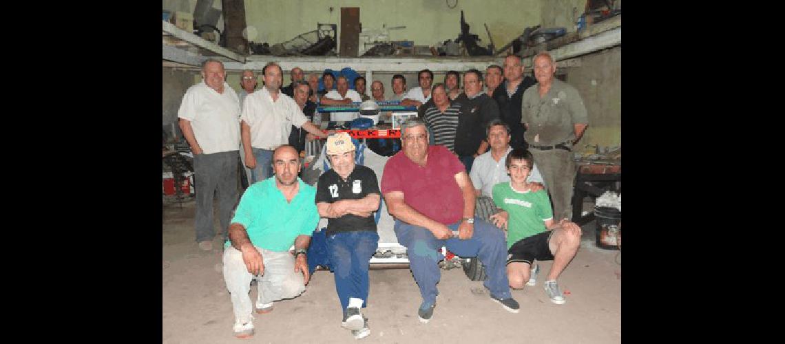 Carlos RodrÃ­guez Posse junto a integrantes de su equipo y amigos celebraron el campeonato de Mar y Sierras A con la cena de La PeÃ±a de los MiÃ©rcoles 