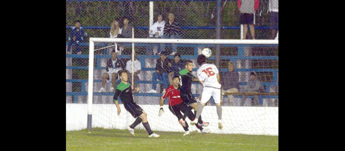 El FortÃ­n venciÃ³ con claridad a Racing A Club y avanzÃ³ a la final del torneo Clausura 